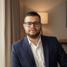 Dr. Vitor Roberto Pugliesi Marques